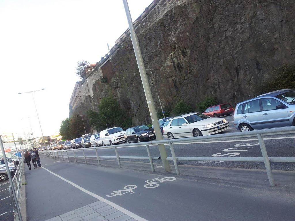 2011-09-30-17.08.04 Snart på väg till cykelgaraget