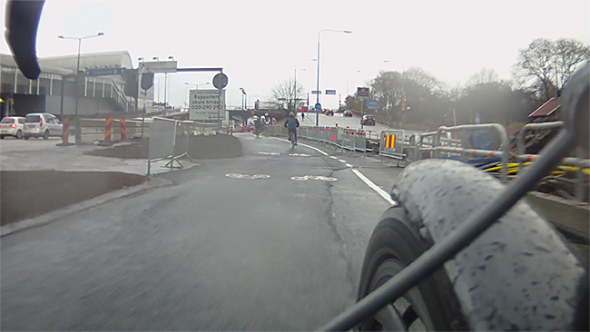 Nya cykelbaneavsnittet vid Gullmars är brett, rakt och hyfsat slätt.