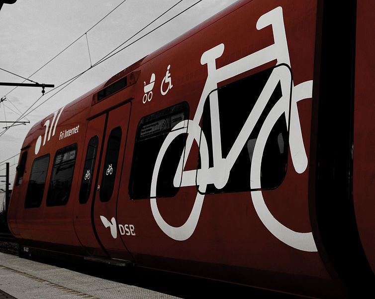 754px-Bicycle_on_S-train